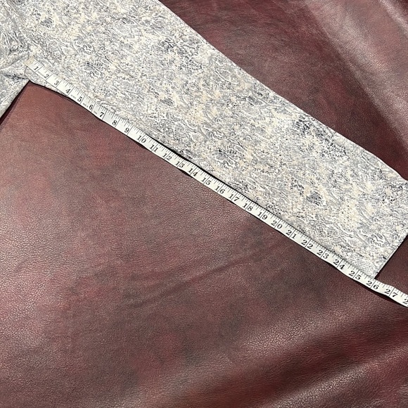 Chico’s Fabulously Slimming Ankle Reptile/Snake Print Stretch Pants-Sz 0.5 (S/6) - Picture 5 of 11